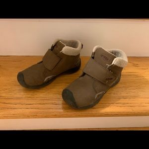 Keens Kootenay little boys size 1. EUC